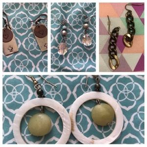 4 pairs of earrings .